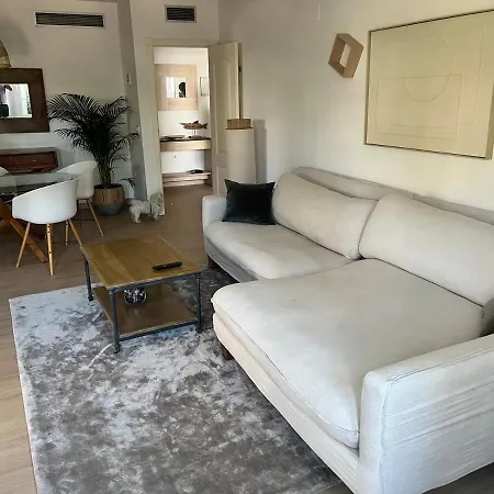 Apartment A 10-minute Walk To The *